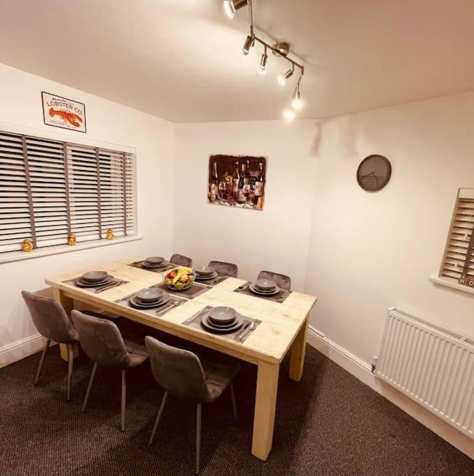 Luxury Suite 3 Bed Apartment Sleeps 6-8 ブラックプール エクステリア 写真